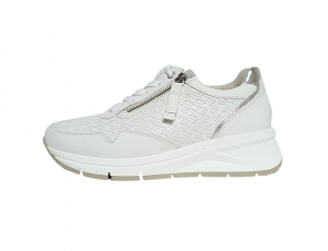 Lage sneaker van Gabor in wit leder, sleehak 3 cm, veter én rits, uitneembaar lederen voetbed, H-breedte - €120.00