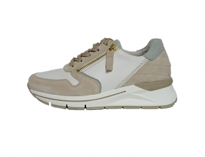 Lage sneaker van Gabor in een mix van wit/sand en muntgroen leder, veter én rits, uitneembaar lederen voetbed, sleehak 3 cm, H-breedte - €120.00