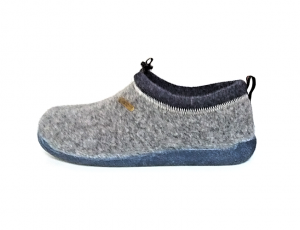 Gesloten pantoffel van Skiss in lichtgrijze textiel, uitneembaar voetbed, zeer comfortabel - €55.00