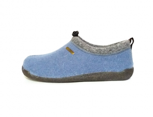 Gesloten pantoffel van Skiss in lichtblauwe textiel, uitneembaar voetbed, zeer comfortabel - €55.00