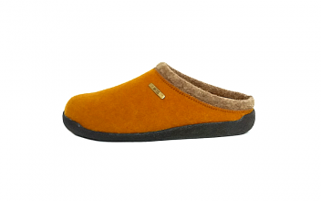 Pantoffel van Skiss in okergele textiel, uitneembaar voetbed, zeer comfortabel - €50.00