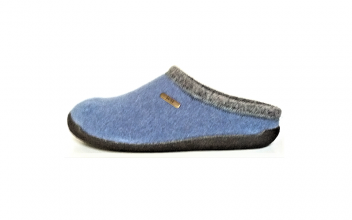Pantoffel van Skiss in lichtblauwe textiel, uitneembaar voetbed, zeer comfortabel - €50.00